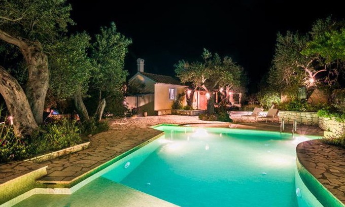 Paxos House | Irida Room