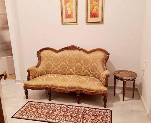 Piraeus Apartment | Iris' Home