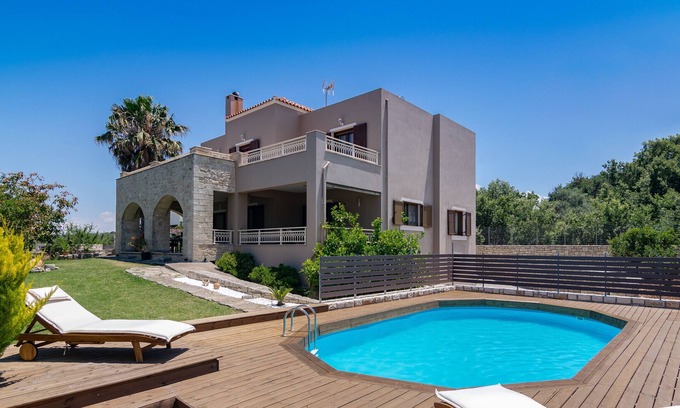 Prines Villa | Iris villa for 8, pool, near taverns & mini markets