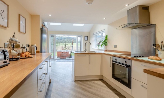 Cockermouth House | Isel Gate Cottage - Three Bedroom House, Sleeps 6