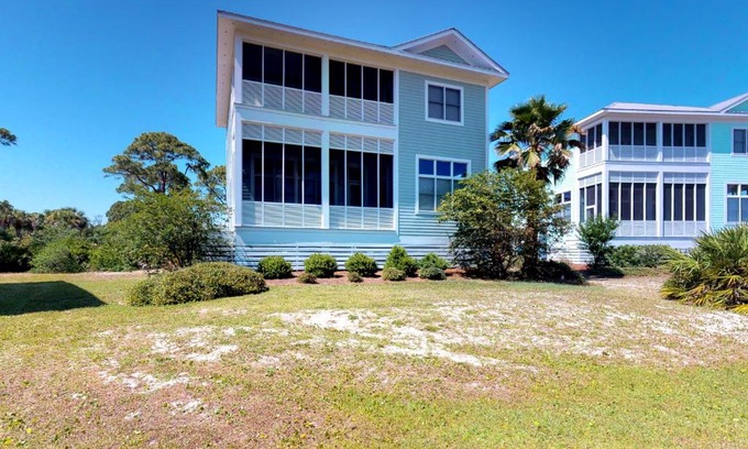 East End House | Isla Callada