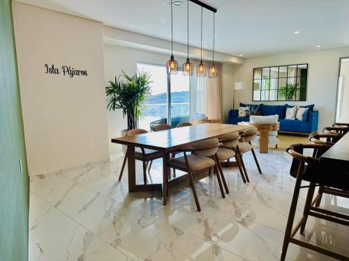 Zona Dorada Apartment | Isla Pájaros - Beach Condo
