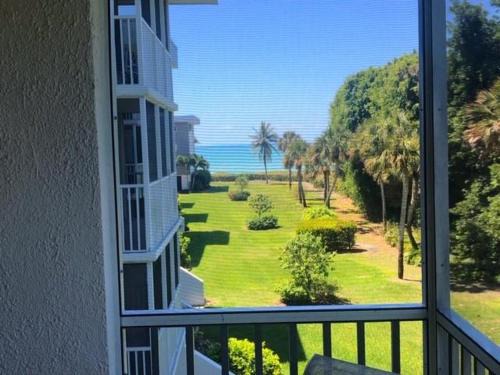 Sanibel House | Island Beach Club #220B