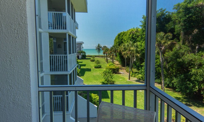 Sanibel Condo | Island Beach Club #330B is a 2/2 vacation rental on Sanibel Island!