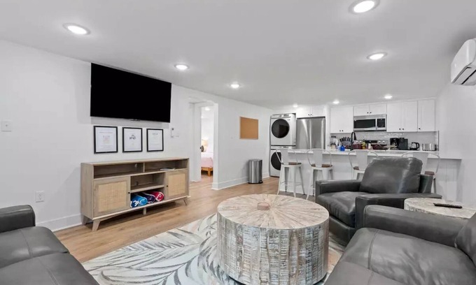San Jacinto Apartment | Island Gems - Rosenn