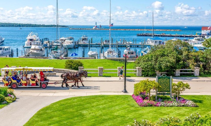 Mackinac Island Hotel | Island House Hotel
