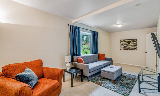 Camano Island House | Island oasis with firepit, port & mountain views, & washer/dryer