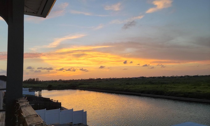 Corpus Christi Condo | Island Palm Waterfront 3/2 Boat Dock & Hot Tub