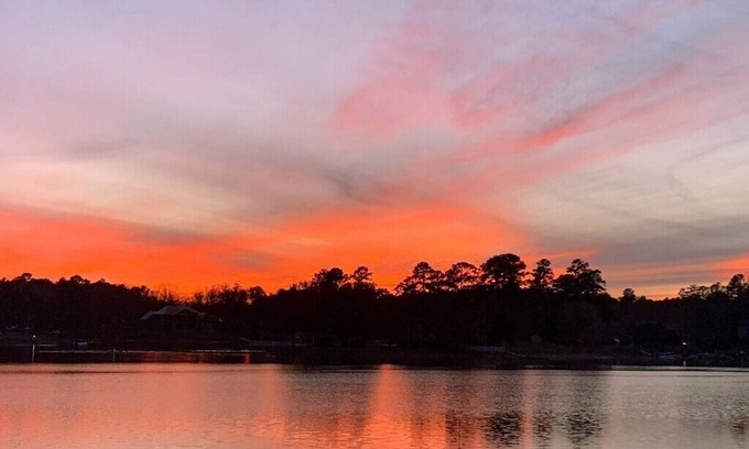 Chapin Cottage | Island Trail's Sunset Cottage on Beautiful Lake Murray - Now with King Size bed!