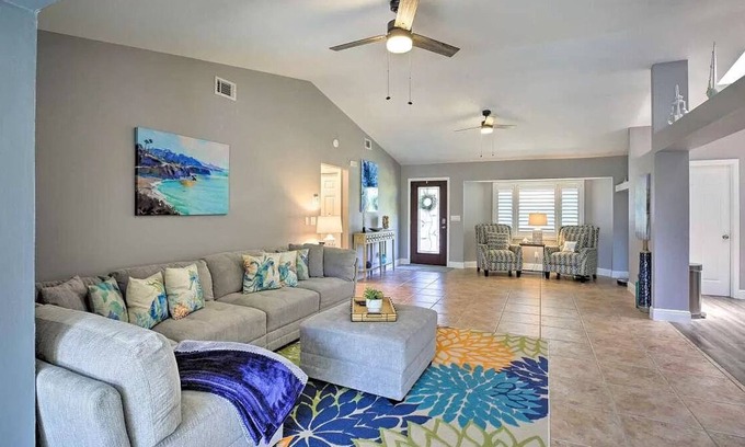 Kitchener House | Island vibes - Entire home 3bd/2bth - MUST SEA !