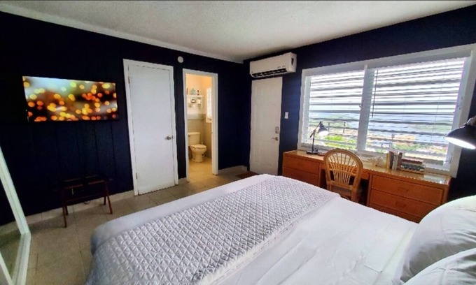 Estate Contant House | Island View Guest House- Poolside Room # 2