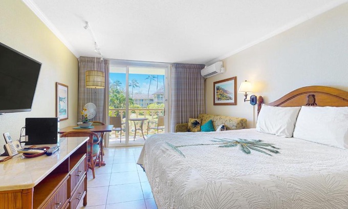 Wailua Hotel | Islander on the Beach 235