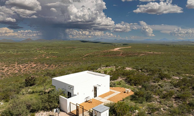 Bisbee House | ISLE of SKYe A Desert Modern Casita, Amazing Views 360°