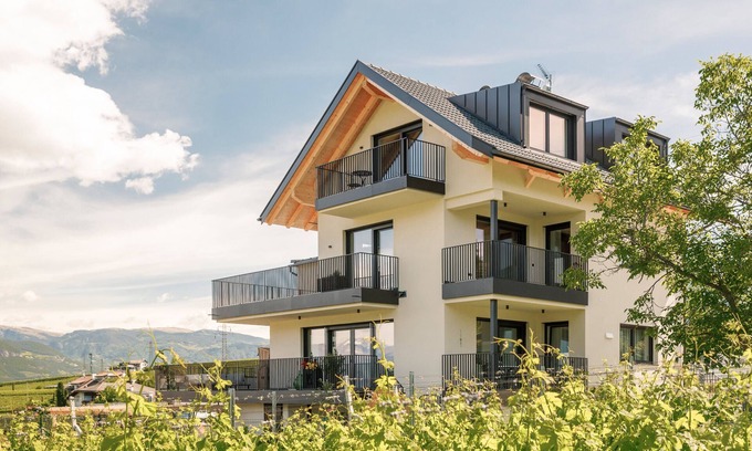 Appiano Sulla Strada del Vino Apartment | Studio 'Auer' with Mountain View, Private Garden and Wi-Fi