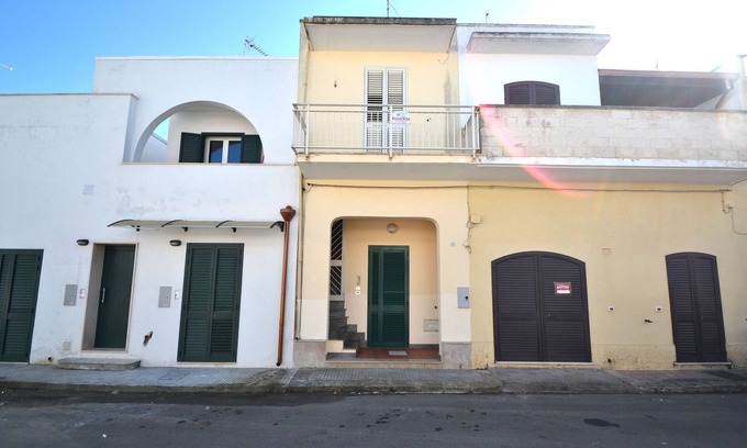 Torre dell'Orso House | Holiday Home 'Pt57 Casa Vacanza Per 4 Pax Alba' with Balcony