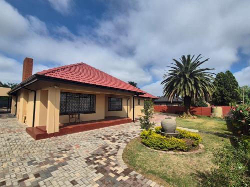 Kempton Park House | Ithonsi Guesthouse