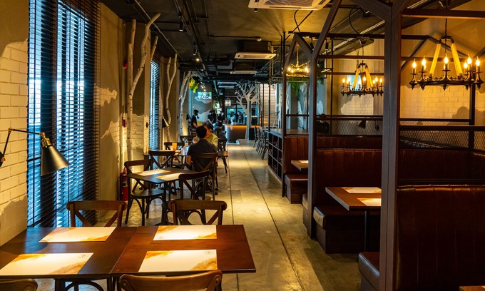 Chan Kasem Hotel | J Place Hotel