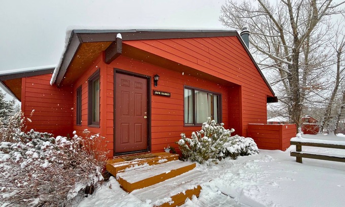 Clark House | Jack Rabbit - Experience the beautiful Elk River