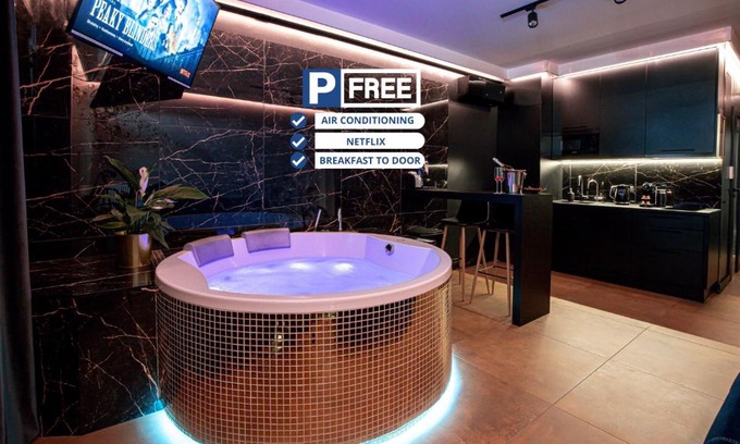 Warszawskie Apartment | Jacuzzi Glass-House Central Station