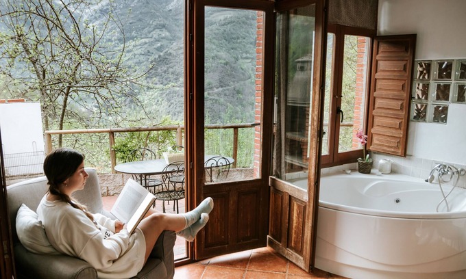 Fresnedo Cottage | Jacuzzi in bedroom with mountain views, barbecue and fireplace