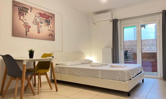 Pallini Apartment | Jacuzzi studio close to athens airport!