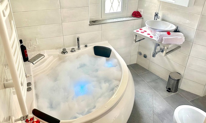 Velletri House | Jacuzzi with Favelas View - Your Exotic Urban Hideaway