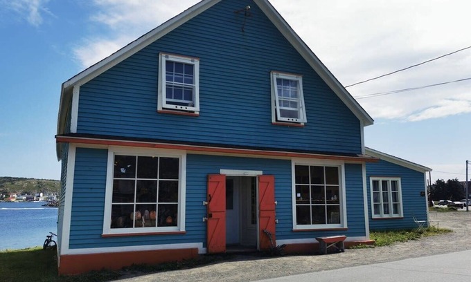 Twillingate Apartment | Jagged Rocks Summary: