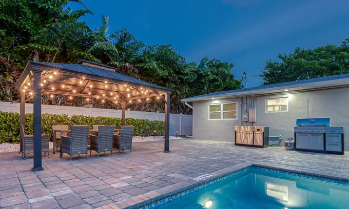 Bel Air House | Jan DISCOUNTS!! AZUL Beach House, Beach Access, Amazing Patio and LOCATION!!