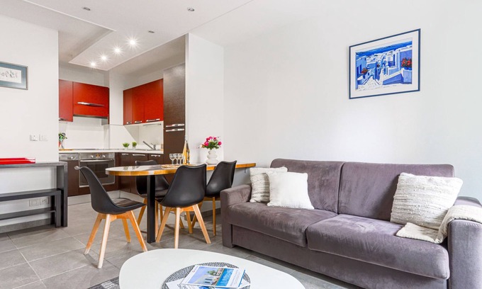 Jean-Medecin Apartment | Jardin Pastorelli by Interhome