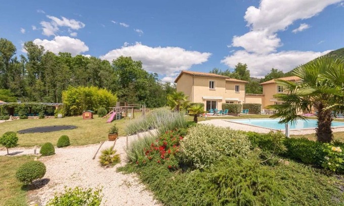 Gagnieres House | Jasmin in the Domaine des Fleurs flower estate