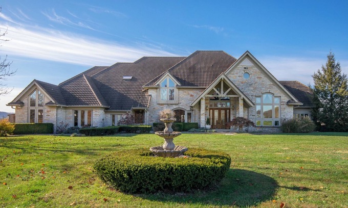 Hermann House | Jett Manor - Hermann, MO 13-Acre Private Estate w/Hot Tub, Sauna & Scenic Views