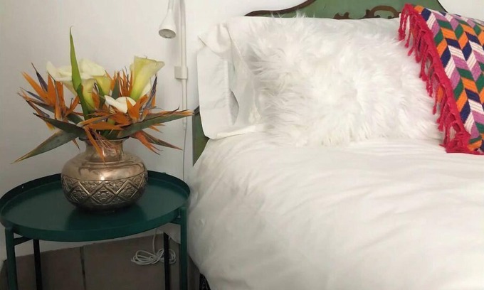 Jingletown Apartment | Jewel-box Studio near Lake Merritt. Work station