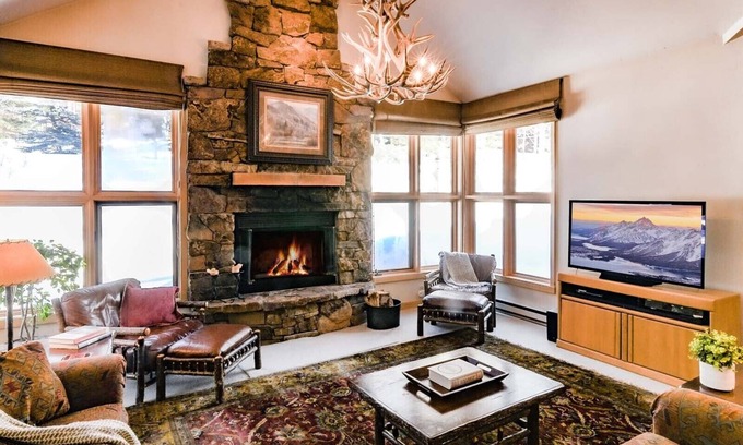 Teton Village House | JHRL-Spacious townhome steps from Moose Creek charilift
