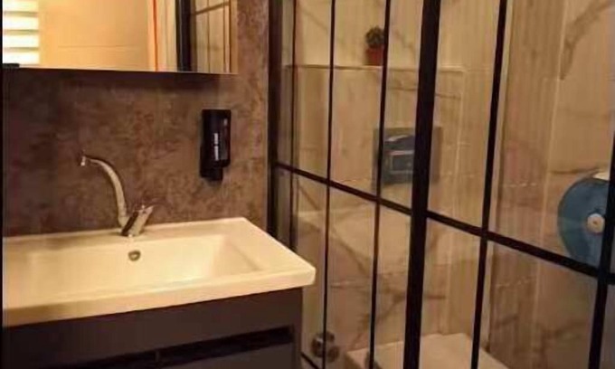 Rasimpasa Apartment | JirHouse Sarıköşk Smoked Room