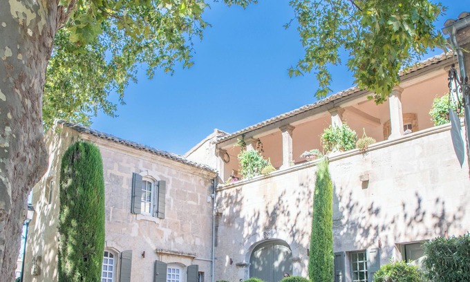Paradou Bed & Breakfast | JKMoulin : Where history meets luxury ! Built in 1679 , restored in 2021/2022