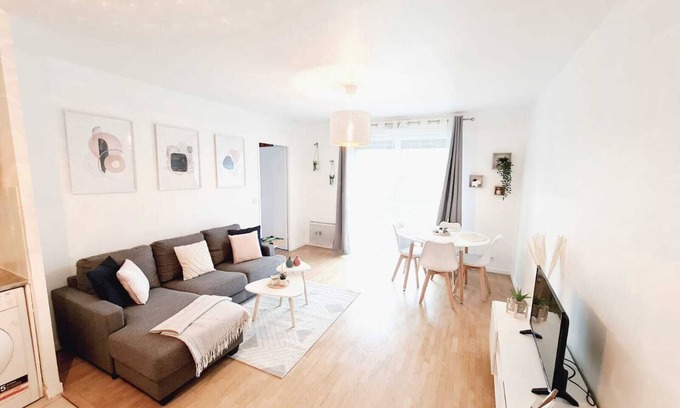 Asnieres-sur-Seine Apartment | JO 2024 - Apartment 4 pers - Subway + train station/Private parking/Elevator