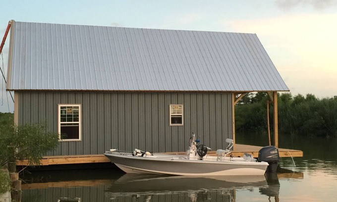 Venice Boat Rental | Joat 1 - Spacious 3 BR Venice Houseboat Sleeps 8-12