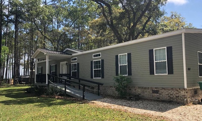 Shellman Bluff House | "Johnsons Coastal Retreat" in Shellman Bluff is a large 4 bedroom/ 2 bath home