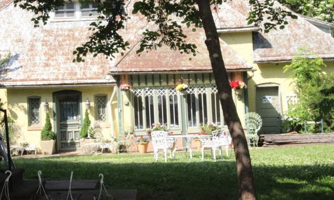 Keokuk Bed & Breakfast | Johnstone Mansion