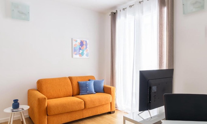 Centro Direzionale Apartment | JOIVY Sunny 1-bed flat with balcony
