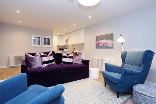 New Town Apartment | JOIVY Vibrant Home near Calton Hill