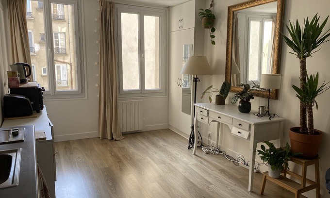 Strasbourg -Saint-Denis Apartment | Joli 2 Pièces Calme et Lumineux au Cœur de Paris