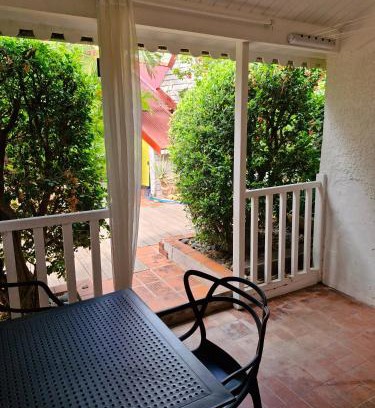 Concordia Apartment | Joli appartement climatisé avec cuisine, salle d'eau, chambre et terrasse