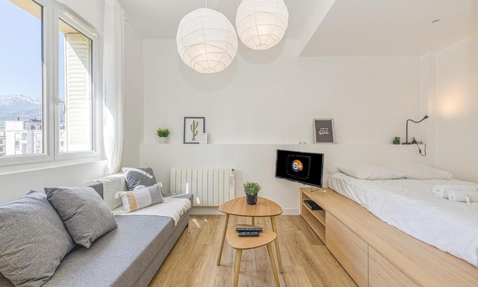 Quartier des Eaux-Claires Apartment | Joli appartement - wifi - Vallier Catane