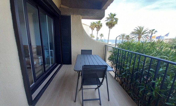 Port Cogolin Apartment | Joli studio avec terrasse, vue mer et St Tropez