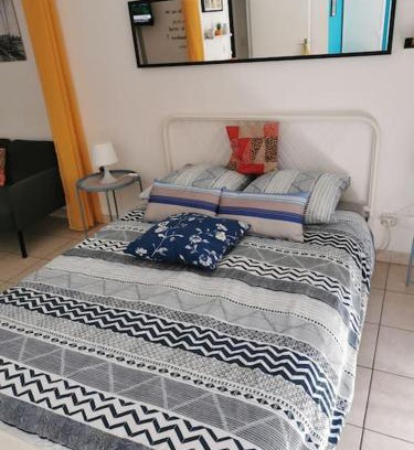 Saint-Lambert Apartment | Joli studio terrasse dans quartier saint victor