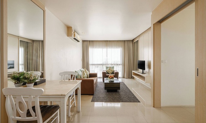 Krathum Baen Hotel | Jolly Suites Petkasem