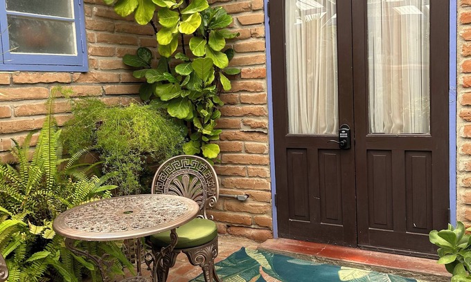 Mesilla Apartment | Josefinas Queen Suite in Mesilla Plaza