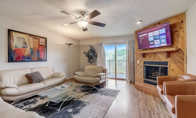 Wisconsin Dells Condo | Josie's On The Bay - Waterfront, Fireplace, Roku