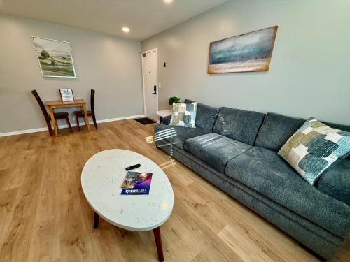Joslyn Castle Apartment | Joslyn 5-One Bdrm walk to UNMC